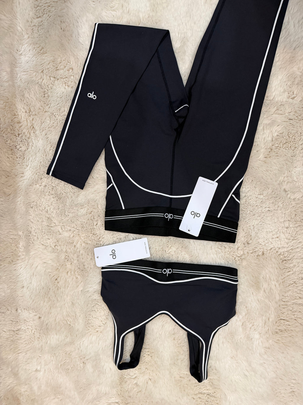 Alo Yoga Heartthrob Set Black