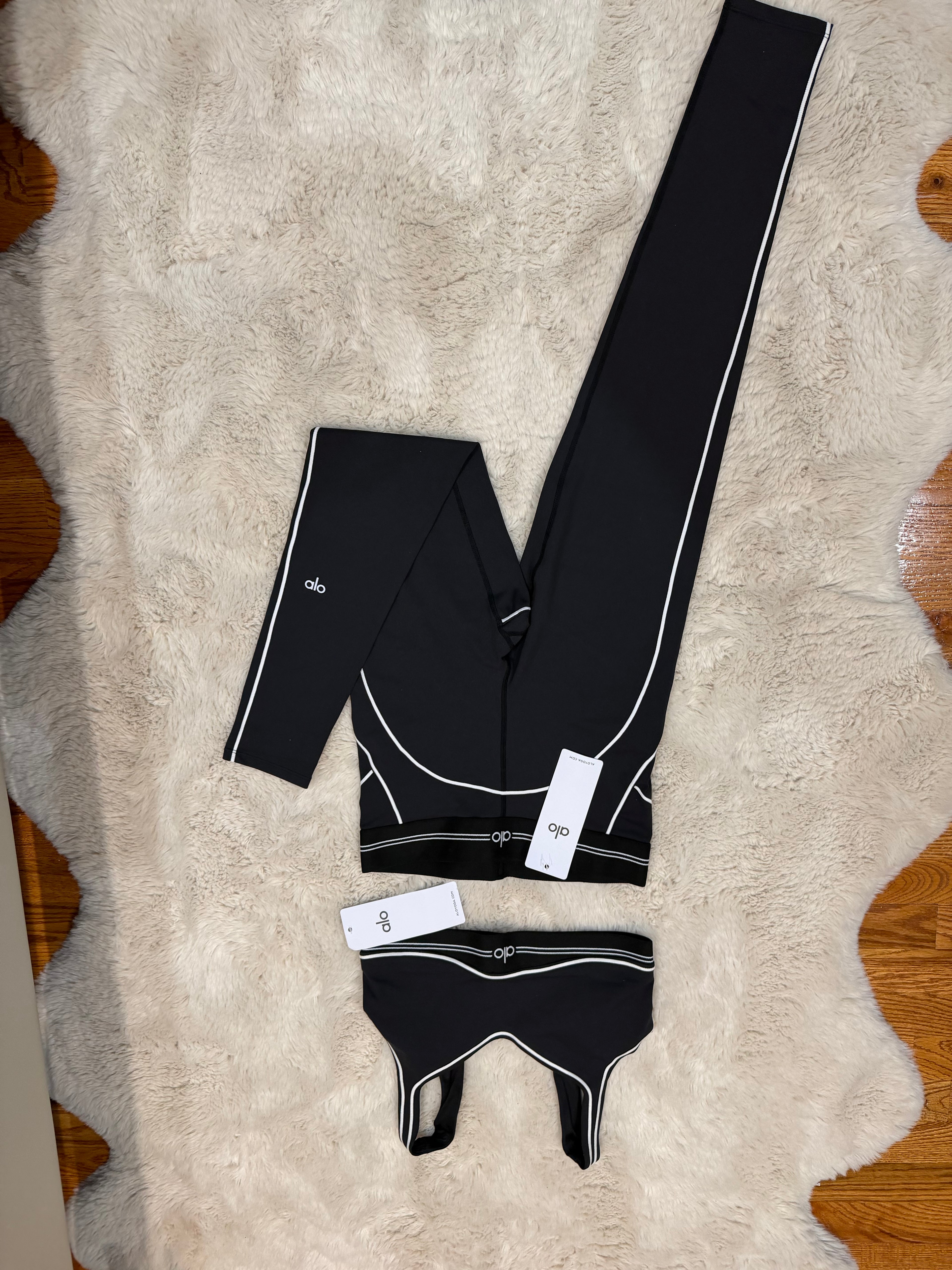 Alo Yoga Heartthrob Set Black