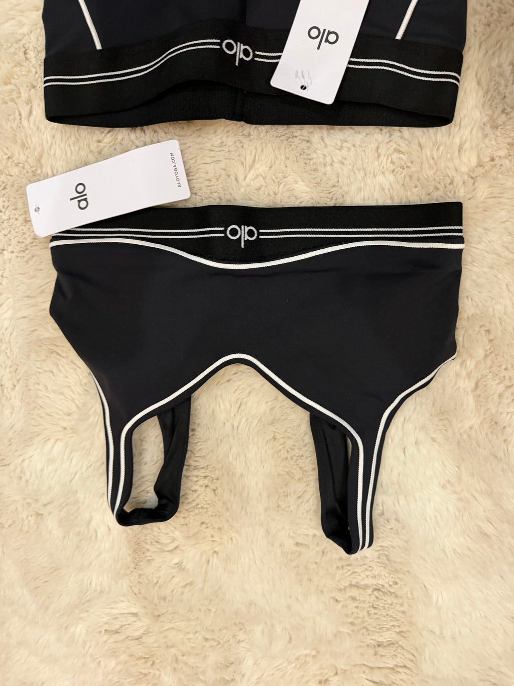 Alo Yoga Heartthrob Set Black