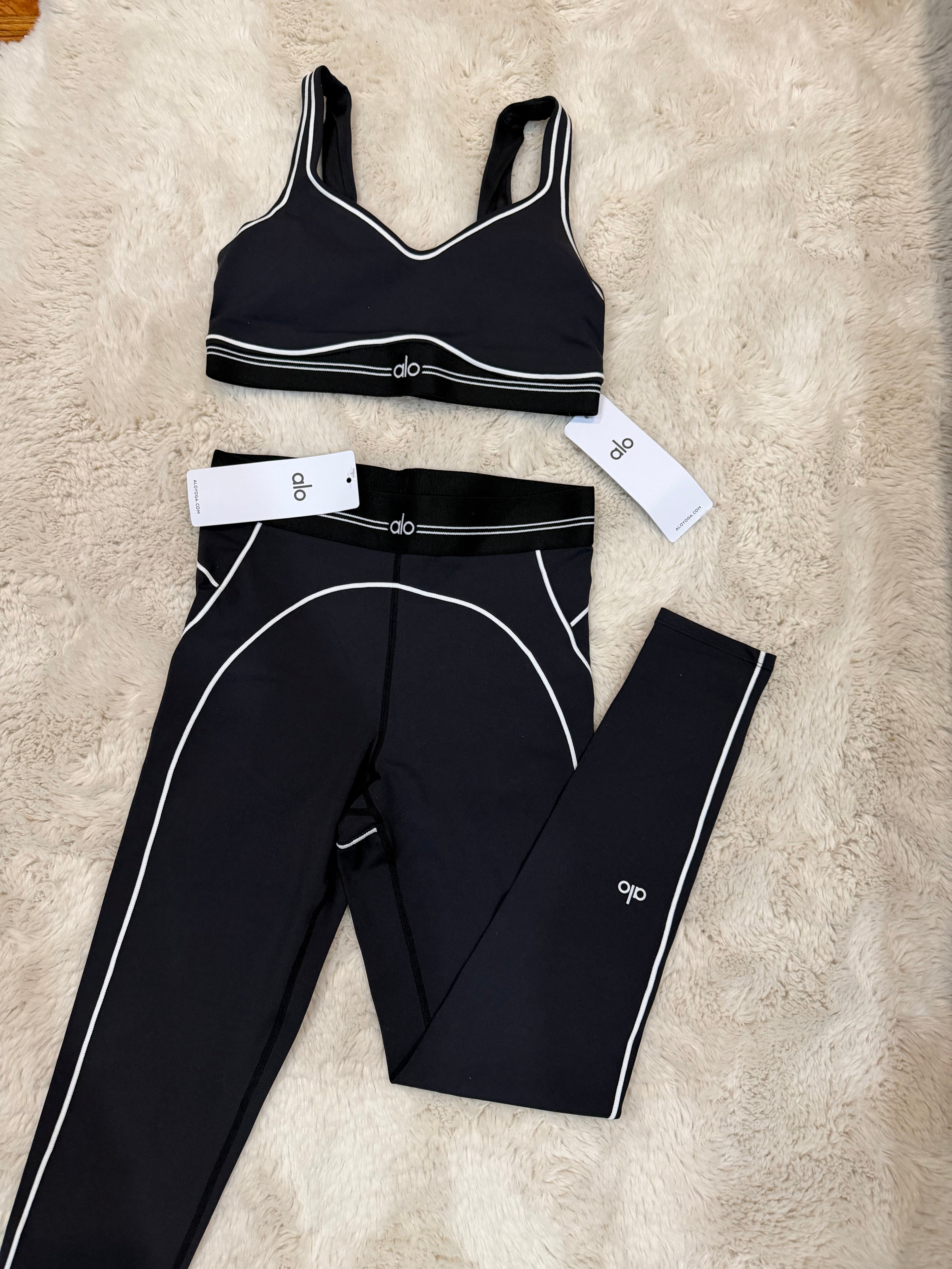 Alo Yoga Heartthrob Set Black