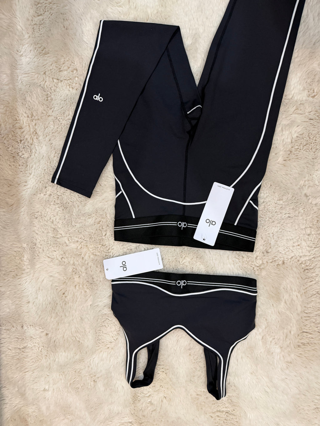 Alo Yoga Heartthrob Set Black