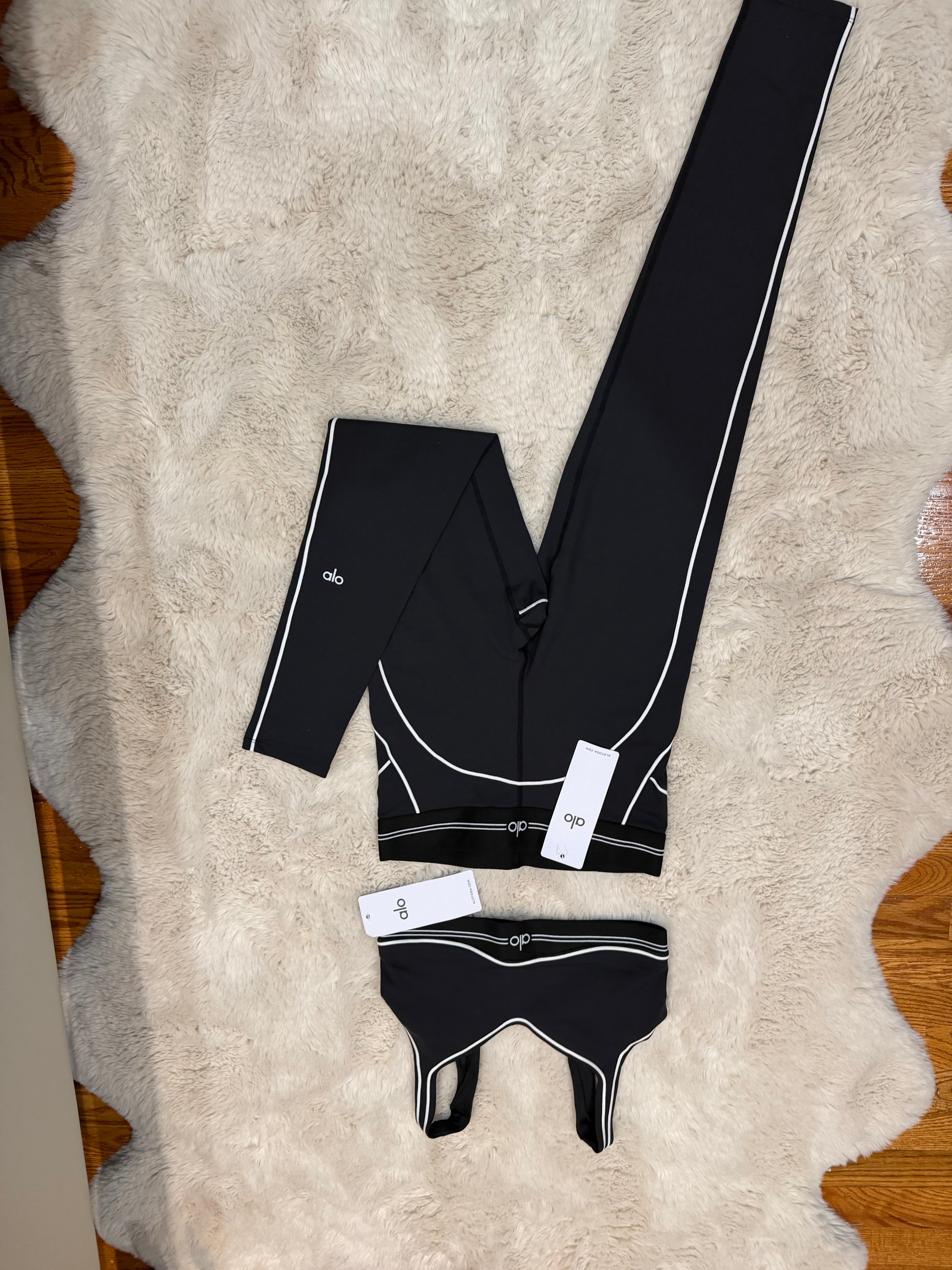 Alo Yoga Heartthrob Set Black